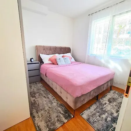 Three Roads Apartment *